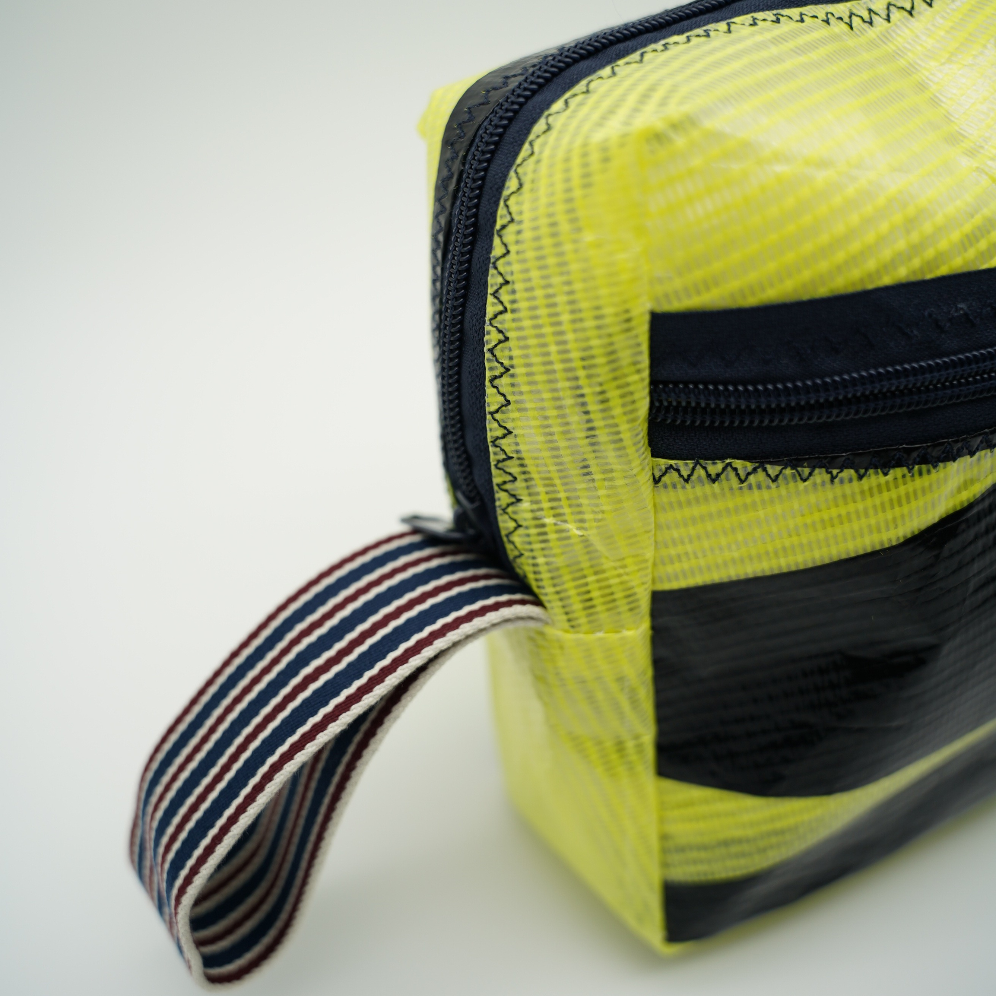 Nicki | Kulturtasche Surf Gelb