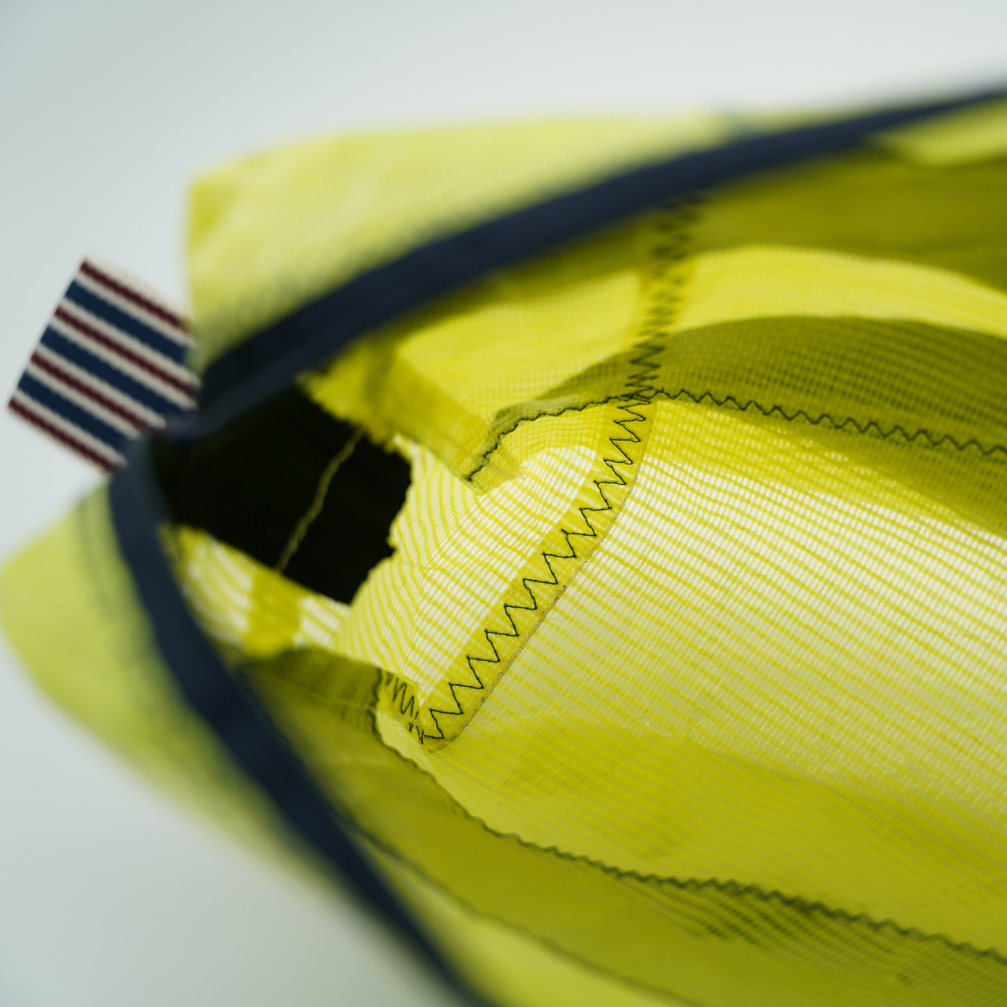 Nicki | Kulturtasche Surf Gelb